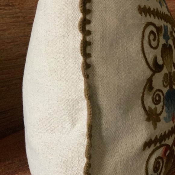 Pillow Oblong Richly Embroidered - Picture 3 of 9